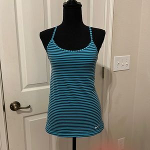 Nike dry fit slim fit exercise top size small